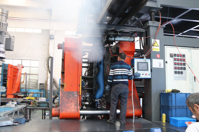 详解塑料世界杯shijiebei（中国）吹塑与注塑的区别