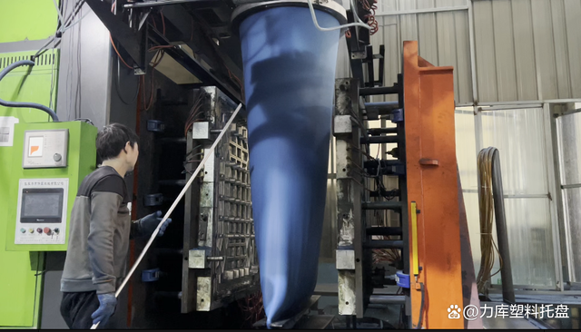 吹塑世界杯shijiebei(中国)生产流程